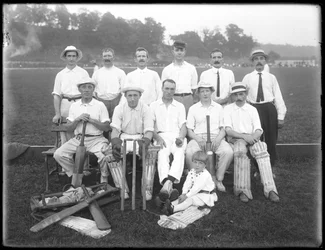 Retrato de grupo do Holdsport Cricket Club, c.1911-12