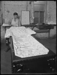 Forro de um caixão &39;meio sofá&39;, Oneida, Nova York, 3 de abril de 1916