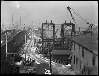 Escritórios da Montague Street da New York Dock Company, tirada da ponte da rua, Brooklyn, 17 de fevereiro de 1917