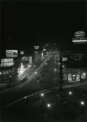 Visão noturna em Columbus Circle, c.1910-21