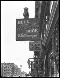 Sinal para Beck Hazzard Shoes, Nova York, julho de 1916