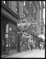 Assine para &39;o mundo&39;, em 155 W. 125th Street, cidade de Nova York, 15 de junho de 1916