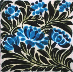 Telha com desenho floral (cerâmica)