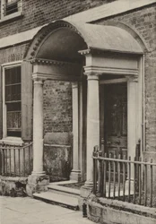 Doorway, The Close, Salisbury, Wilts (foto a p/b)