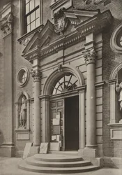 Doorway, The Guildhall, Worcester (foto p/b)