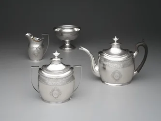 Bule de chá, creme, tigela de lixo e açucareiro, c.1795 (prata e madeira)
