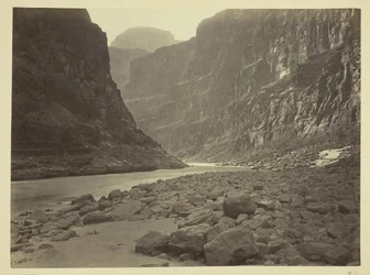 Rio Colorado, foz de Kanab Wash, olhando para o oeste, 1872.