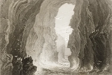 Caverna de Dunkerry, Condado de Antrim, Irlanda do Norte, de &39;Cenário e antiguidades da Irlanda&39; por George Virtue, de 1860