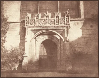 Uma porta antiga no Magdalen College, Oxford, abril de 1843 (foto)