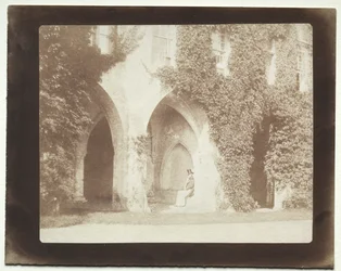 Calvert Jones sentado na sacristia da Abadia de Lacock