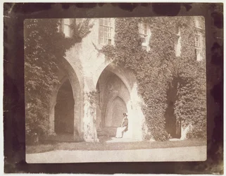 Reverendo Calvert Jones sentado nos claustros da Abadia de Laycock, c. 1847