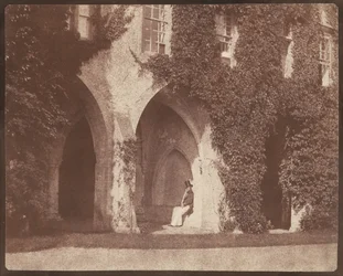 O reverendo Calvert Jones nos claustros da Abadia de Lacock