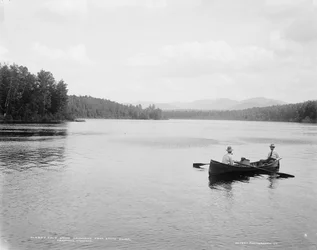 Cold Brook Mountains da Ponte Estadual, Adirondack Mountains