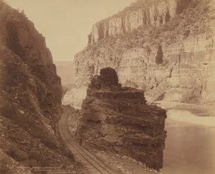 Os portais, cânion do Grand River, extensão de Glenwood D. & R.G.R.R.