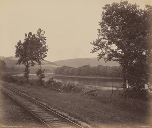 Vista leste da Pedra de Pé,c. 1895 (foto)