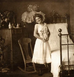 &39;Oh That Corset&39; &39;Depois da ópera&39;, c.1900 (foto sépia) (ver também 473262)