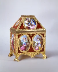 O caixão George III contém um relógio de bordo à maneira de James Cox, c.1770 (metal dourado, esmalte e verre-eglomise) (ver também 741846)