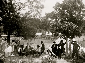 Gettysburg, Pennsylvania. Acampamento do Capitão [John J.] Hoff. 1865 (foto)