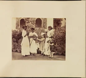 [Crianças caucasianas com Ayahs].