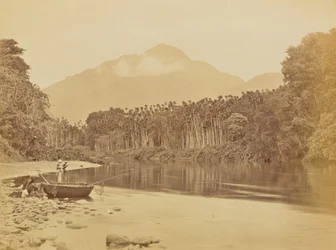 [Vista de paisagem com rio].