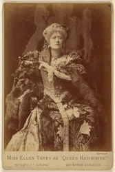 Miss Ellen Terry como "Rainha Catarina"