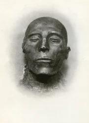Cabeça da múmia de Seti I, faraó do Antigo Egipto da XIX dinastia, c. 1279 a.C., 1926