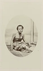 Menina sentada