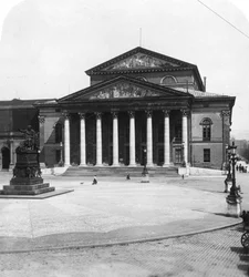 Teatro Nacional, Munique, Alemanha, cerca de 1900.