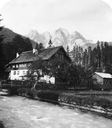 Os ferreiros forjam em Gosau, Salzkammergut, Áustria, c1900s.