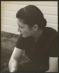 [Sra. Julian Levi]