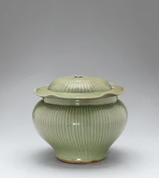 Jarra e tampa com nervuras Longquan Celadon