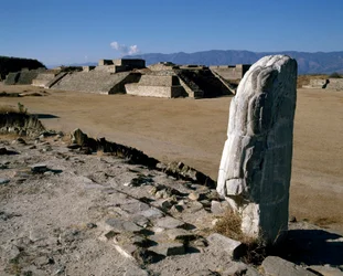 Vista dos monumentos I, H, G