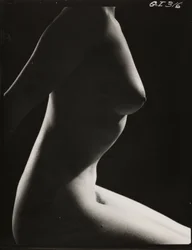 Nu feminino