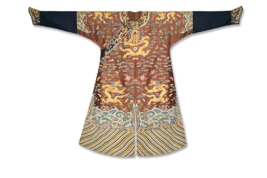 Túnica imperial de dragão de gaze bordada em castanha, Mangpao, Período Qianlong