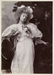 Retrato eduardiano, mulher com um vestido de renda