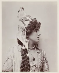 Retrato eduardiano, mulher em traje exótico