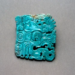 Gravura de Itzamna de um túmulo em Topoxte, Peten, Guatemala, período clássico, c.300-900 d.C. (jade)