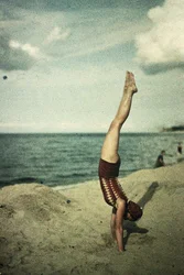 Eva fazendo uma bancada de mão, c 1920s