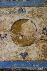 Fragmento fresco, Salus Augusta Temple-Cryptoporticus, antiga cidade romana de Urbs Salvia, Urbisaglia, Marche, Itália (foto)