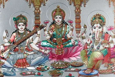 Lakshmi, a esposa de Vishnu, é a deusa da prosperidade, da boa fortuna e da beleza. Ganesh.