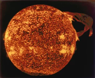 Grande chama solar vista em luz ultravioleta extrema