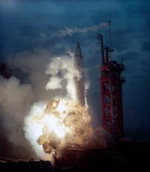 Veículos de Lançamento, USA Rocket explodindo na plataforma de lançamento, início da década de 1960