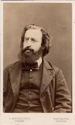 Comuna de Paris (1871): retrato de Theophile Ferre (1846-1871), membro da Comuna. Fotografia de Appert. Dim. 10,5X6,3 cm