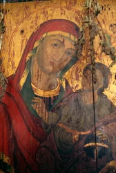 Madonna com criança, pintada em madeira na igreja de Agios Antonios, Kavousi, Creta, Grécia (foto)