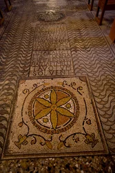 Detalhe da decoração do chão (mosaico)